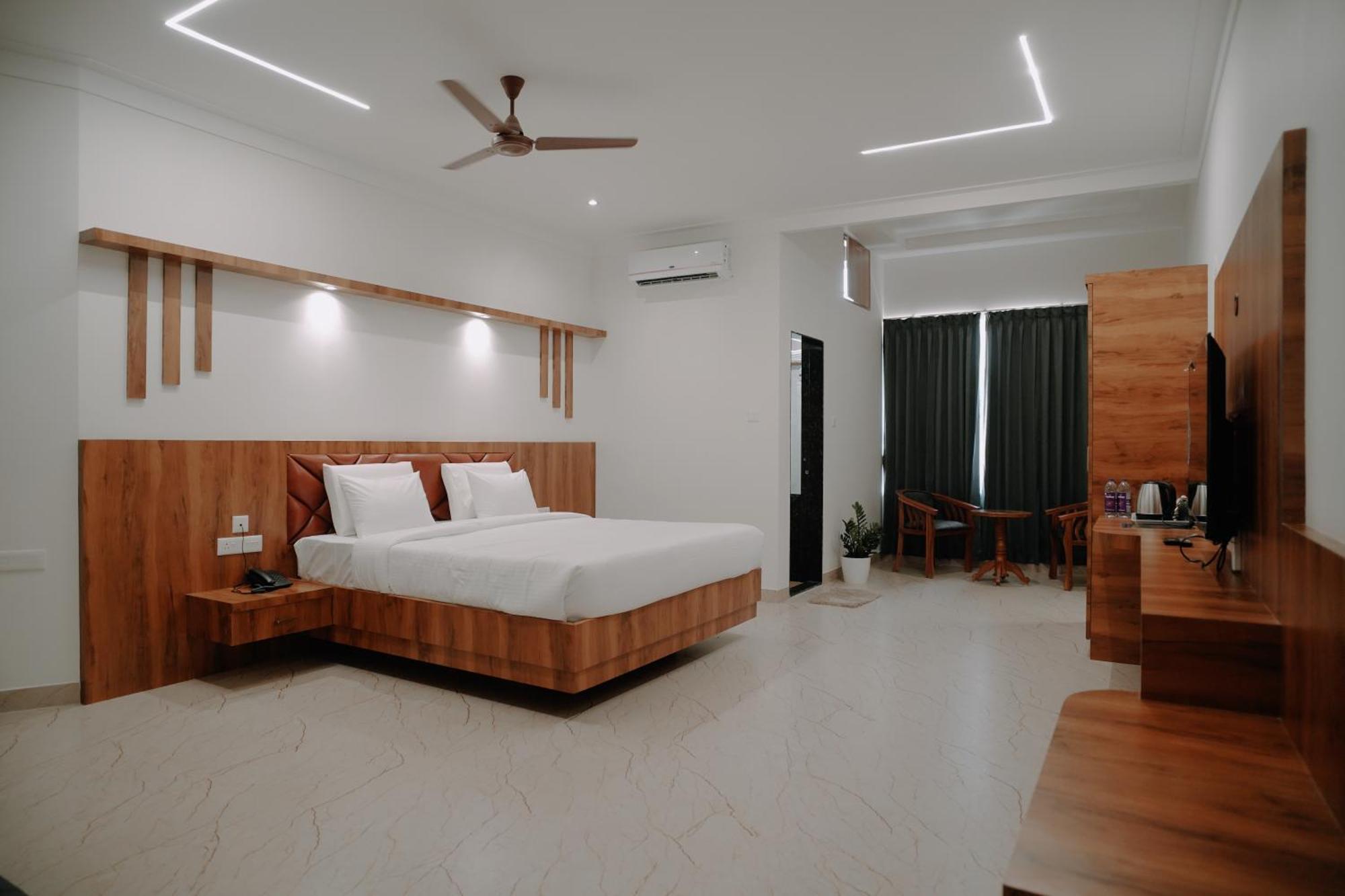 Shambhavi Hotel And Convention Centre Udupi Esterno foto