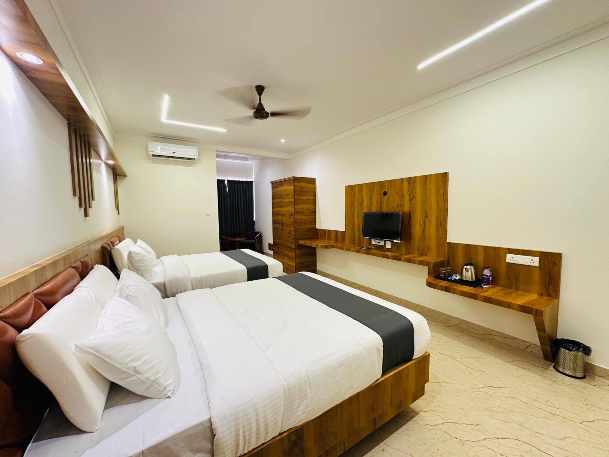 Shambhavi Hotel And Convention Centre Udupi Esterno foto
