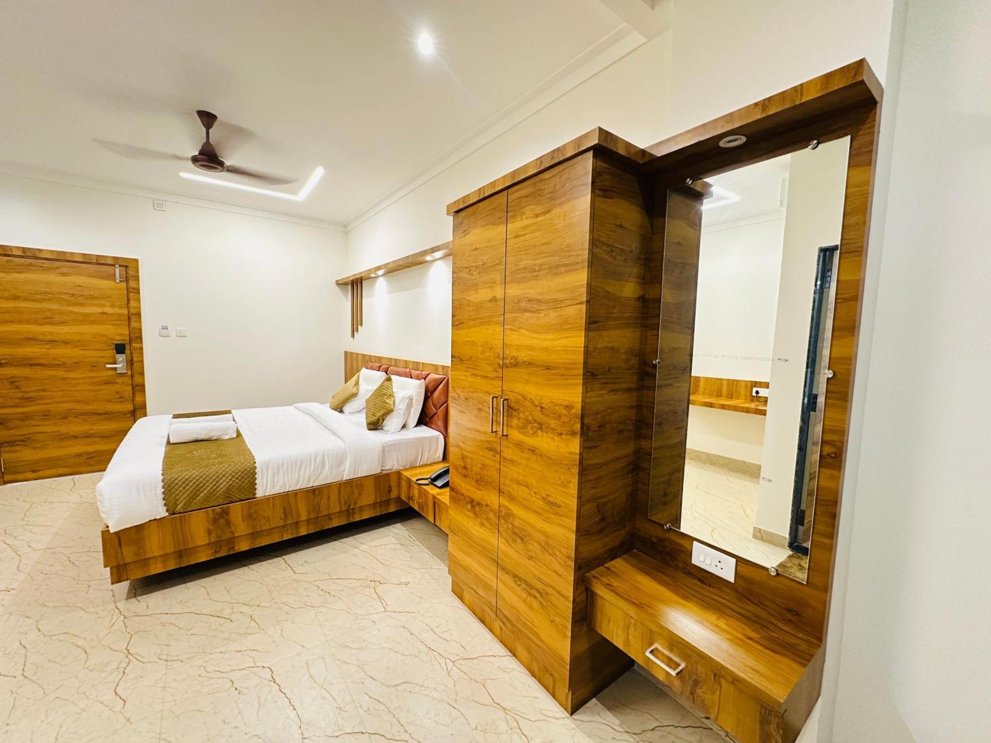 Shambhavi Hotel And Convention Centre Udupi Esterno foto