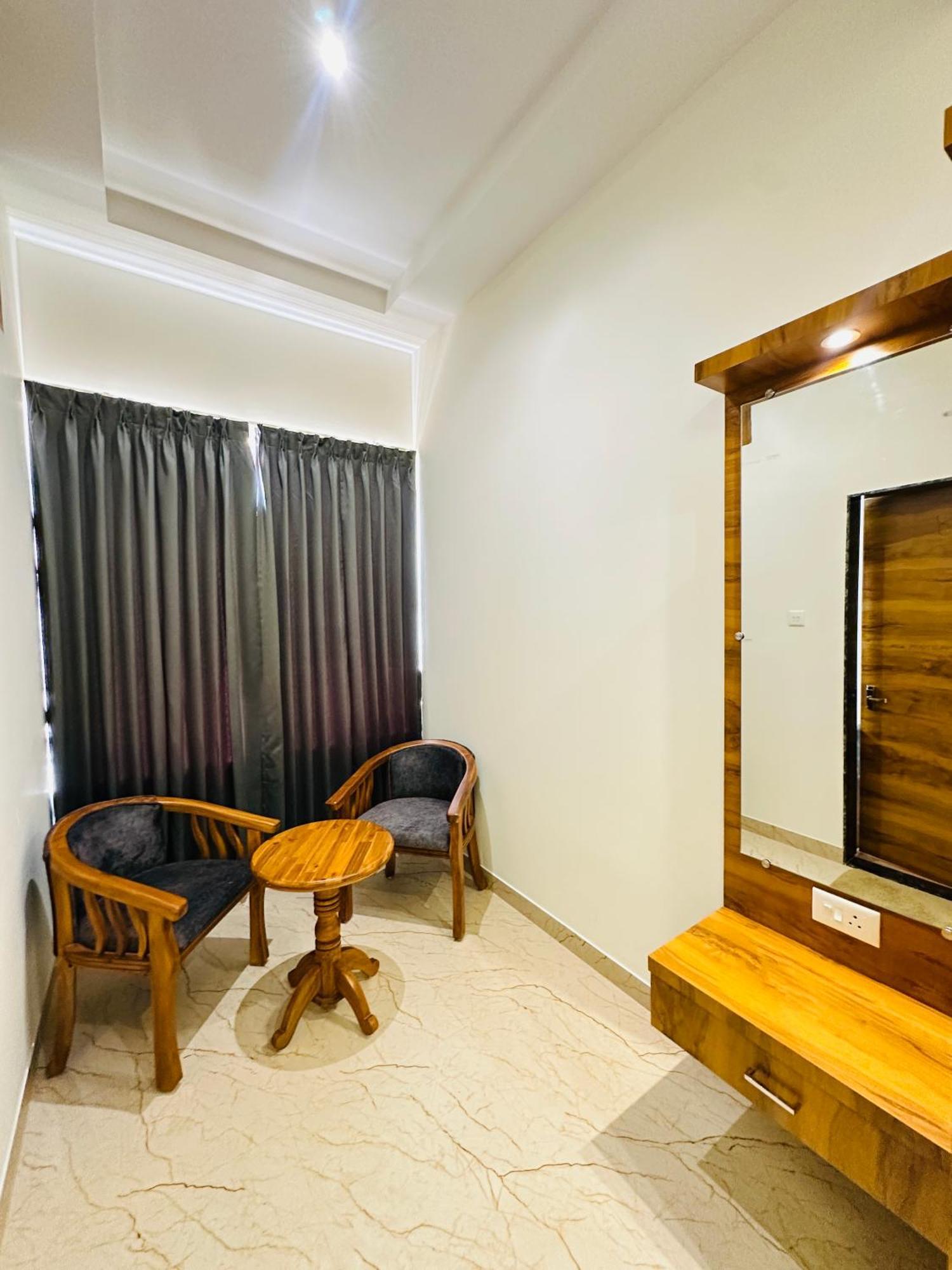 Shambhavi Hotel And Convention Centre Udupi Esterno foto
